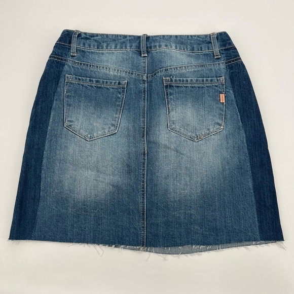 1822 Denim Women’s Two Toned Raw Hem Mini Jean Skirt Size 6 - Picture 3 of 8
